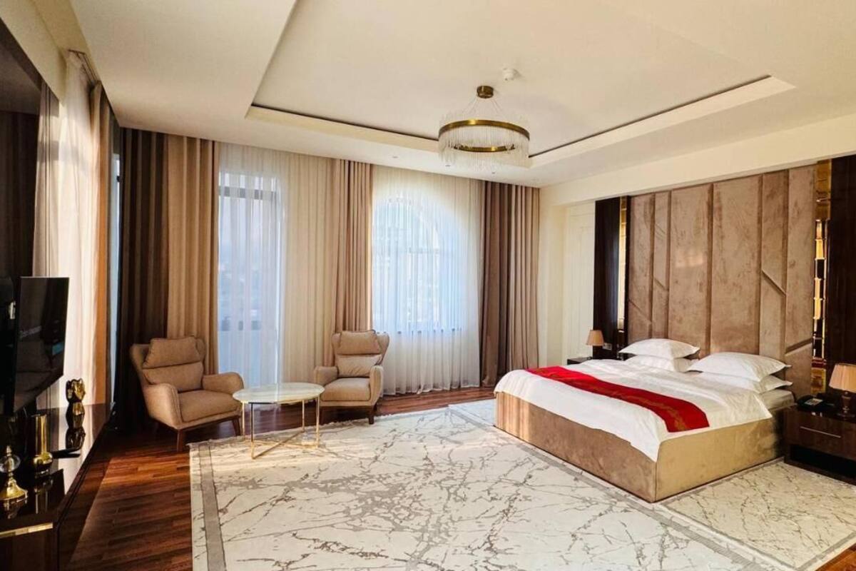 Deluxe Double Room | Premium bedding, minibar, in-room safe, desk