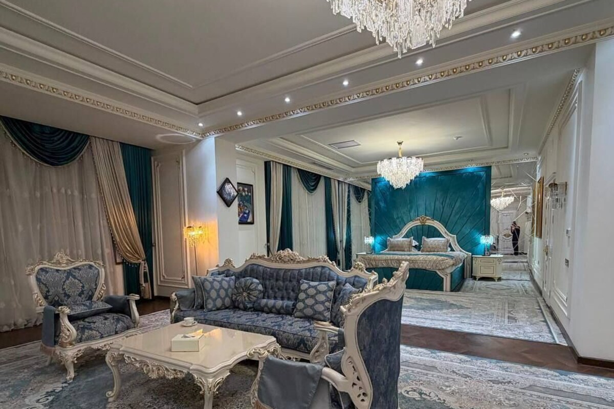 Presidential Apartment | Bathroom | Shower, hair dryer, bathrobes, slippers