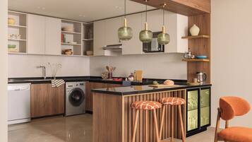 Luksushuoneisto, 3 makuuhuonetta, parveke, kaupunkinäköala | Yksityinen keittonurkkaus