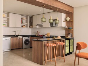 Luksushuoneisto, 3 makuuhuonetta, parveke, kaupunkinäköala | Yksityinen keittonurkkaus