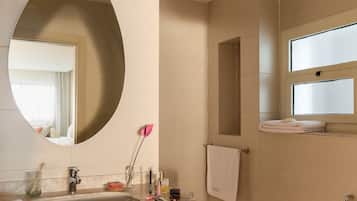 Luxury-Apartment, 3 Schlafzimmer, Balkon, Stadtblick | Badezimmer