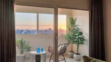 Luksushuoneisto, 3 makuuhuonetta, parveke, kaupunkinäköala | Näkymä parvekkeelta