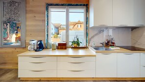 Refrigerador, microondas, horno y lavavajillas 