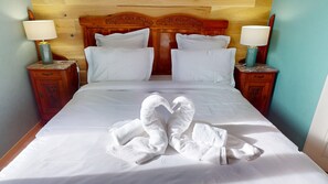 Tabla de planchar con plancha, wifi gratis y ropa de cama 