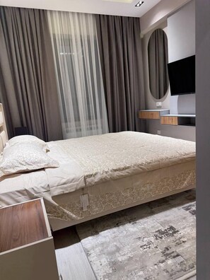 Căn hộ tiện nghi đơn giản, quang cảnh thành phố | Bàn ủi/dụng cụ ủi quần áo, truy cập Internet không dây miễn phí