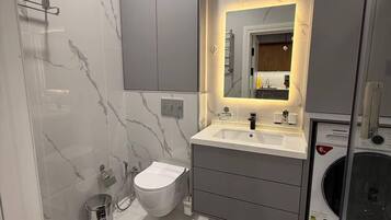 Comfort Apartment, City View | Bathroom