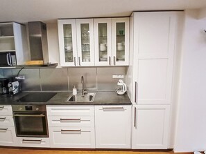 Réfrigérateur, micro-ondes, lave-vaisselle