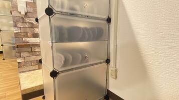 Huone, useita sänkyjä, tupakointi kielletty, keittiö | Huoneen varustelu