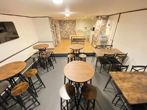 Huone, useita sänkyjä, tupakointi kielletty, keittiö | Oleskelualue