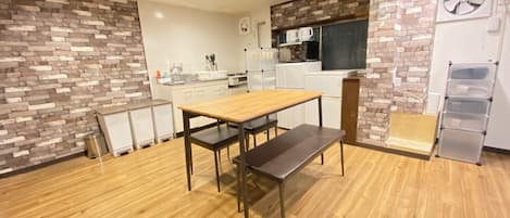 Chambre, Plusieurs lits, non-fumeur, cuisine | Aire de séjour