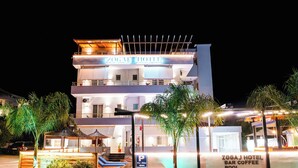A hotel with a pool, bar, coffee, parking, and wifi. - Hotel Zogaj (Ksamil)