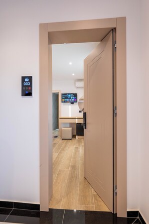 Deluxe Double Room | Free WiFi - Hotel Zogaj (Ksamil)