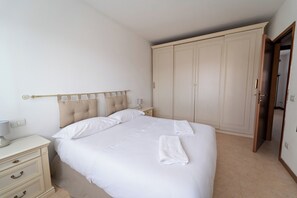 1 bedroom, iron/ironing board, Internet, bed sheets - Pythagoras Apartment (Verona)