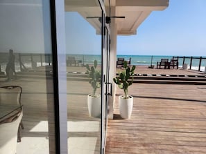 Terrace/patio - Kaylee Boutique Beach Resort - Kokrobite (Kokrobite)