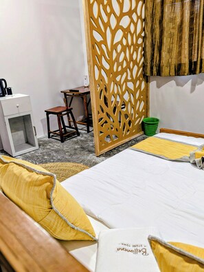 Deluxe kamer, uitzicht op stad | Een strijkplank/strijkijzer, gratis wifi