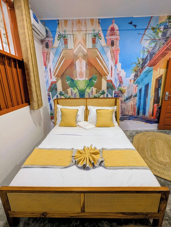 Rom – deluxe, byutsikt | Strykejern/-brett og wi-fi (inkludert)