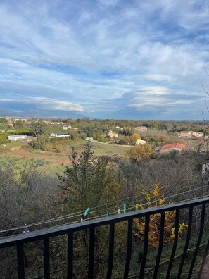 Property grounds - 3-bedroom house, close to beaches, quiet Ideal for family or friends. Air-conditioned (Venzolasca)