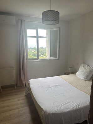 3 bedrooms, iron/ironing board, WiFi - 3-bedroom house, close to beaches, quiet Ideal for family or friends. Air-conditioned (Venzolasca)