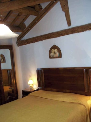 2 bedrooms, iron/ironing board, bed sheets