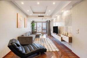 Leilighet – standard, 2 soverom, balkong, elveutsikt | Wi-fi (inkludert) og sengetøy