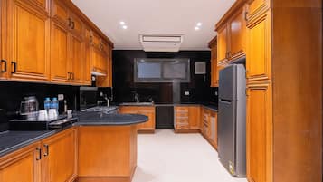 Lägenhet - 3 sovrum - balkong - utsikt mot floden | Eget kök