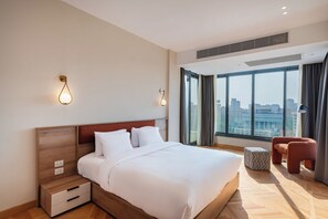 Apartamento de lujo, 2 habitaciones, balcón, vistas al río | Wifi gratis y ropa de cama