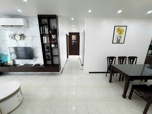 Apartment, 3 Bedrooms, Balcony | Living area