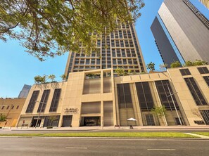 Exterior - PVH - Charming 1BR - Burj Royale (Dubai)