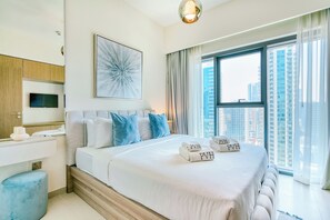 In-room safe, individually decorated, individually furnished - PVH - Charming 1BR - Burj Royale (Dubai)