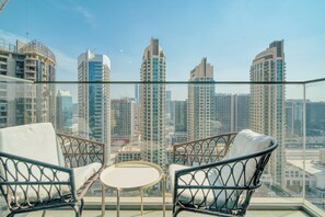 Premium Apartment, City View | Balcony - PVH - Charming 1BR - Burj Royale (Dubai)