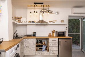 Microwave, stovetop - Jasmine Summer House – Quiet Retreat with Stunning Views (Lasithi)