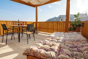 Outdoor dining - Jasmine Summer House – Quiet Retreat with Stunning Views (Lasithi)