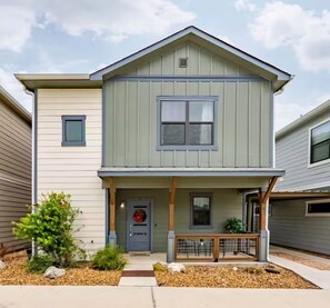 Exterior - Private 8 Guest Home - 3 Min Drive To Alamodome & Frost Center - Parking & WiFi (San Antonio)