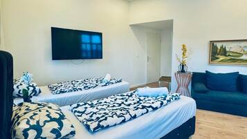 Basic Apartment | Iron/ironing board