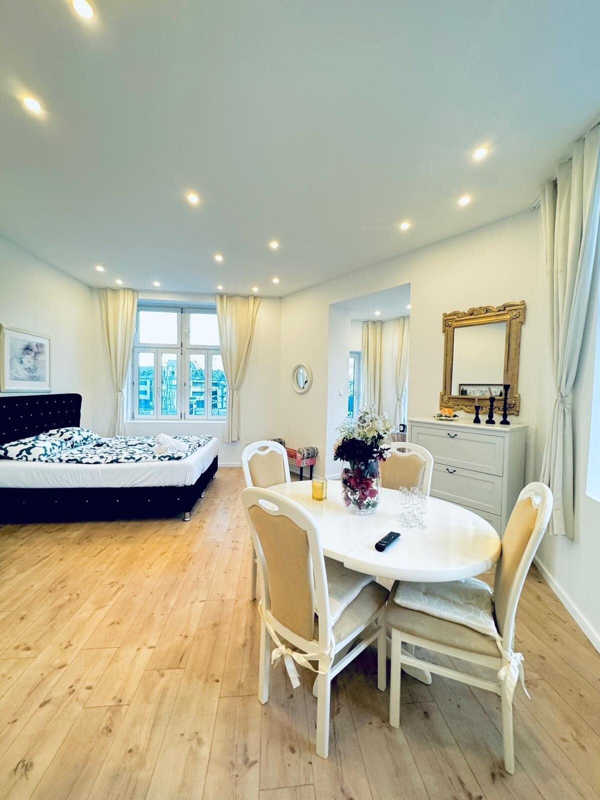 Basic Apartment | Iron/ironing board