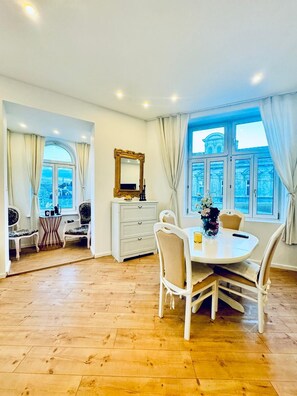 Iron/ironing board - Comfortable 3BR Stay Kaufpark Area (Vienna)
