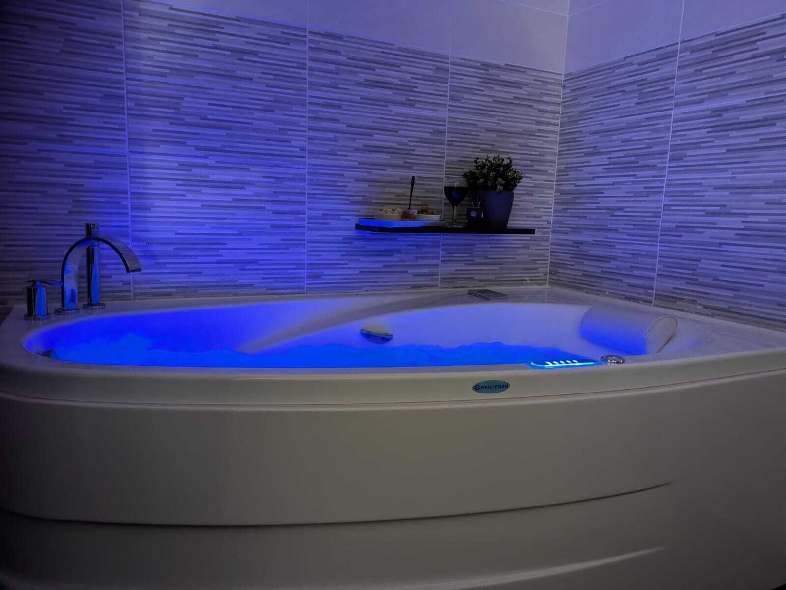 シャワー、ジェットバス、ヘアドライヤー、タオル