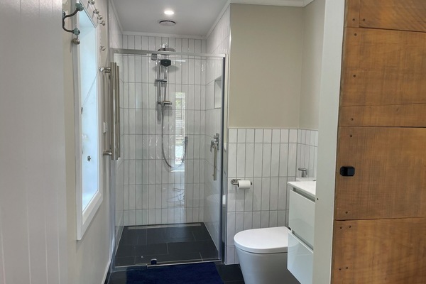 Dusche, Haartrockner, Bidet, Handtücher