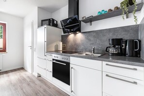 Fridge, microwave, coffee/tea maker, cookware/dishes/utensils - Apartment '2' with Wi-Fi (Weddingstedt/OT Weddinghusen)