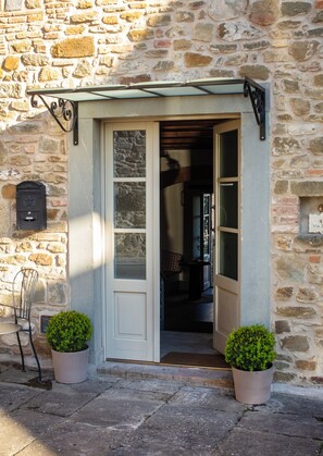 Exterior detail - Town house with garden in charming Tuscan hilltop village (San Pancrazio)