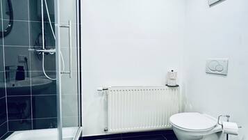 Basic Apartment | Bathroom