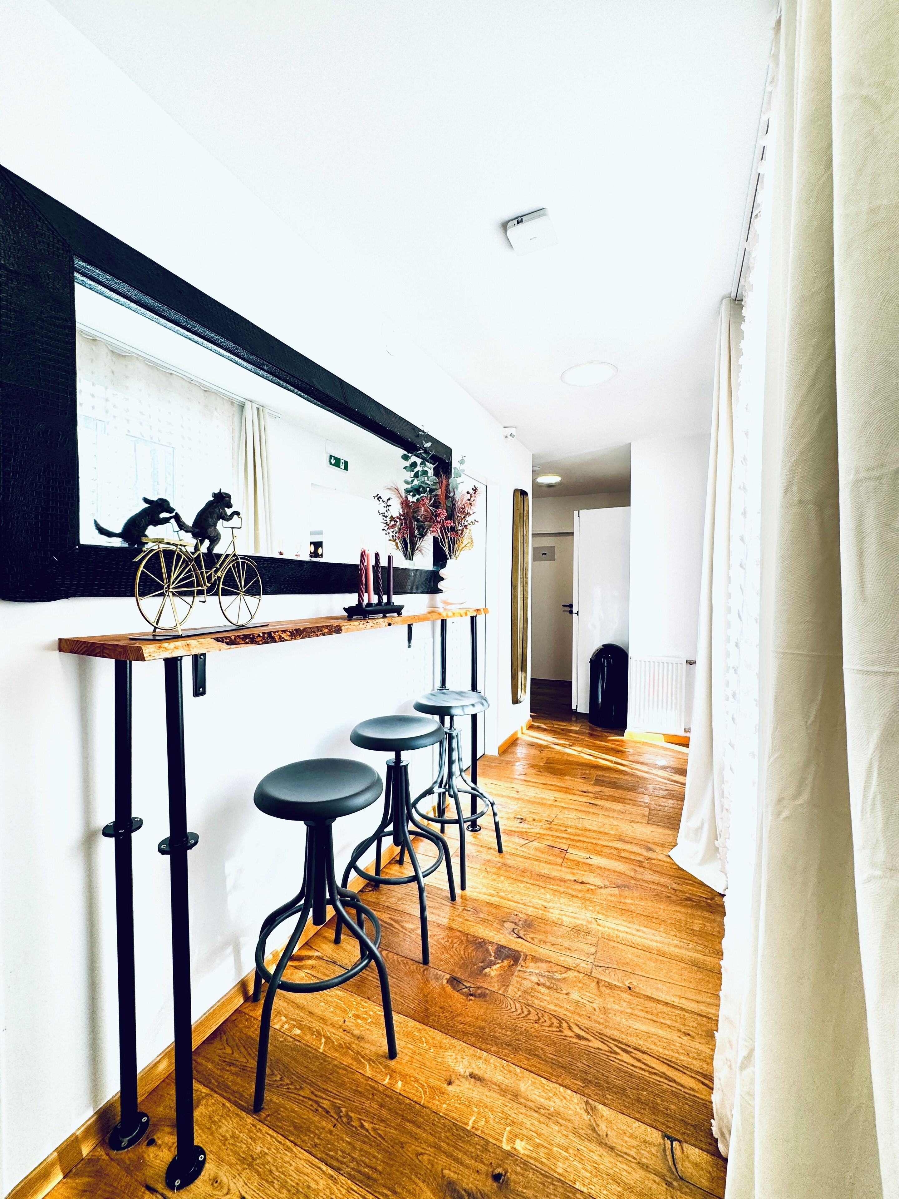 Căn hộ cơ bản | Bếp riêng | Tủ lạnh, lò vi sóng, bếp nấu, dụng cụ nấu nướng/bát dĩa/dao nĩa 