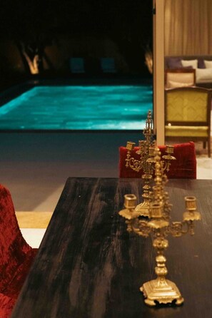 Outdoor pool, pool umbrellas, sun loungers - Villa Zeitouna (Ourika)