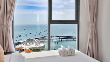 Appartamento panoramico, 2 camere da letto, balcone, vista oceano | Biancheria da letto ipoallergenica, materassi in memory foam, minibar