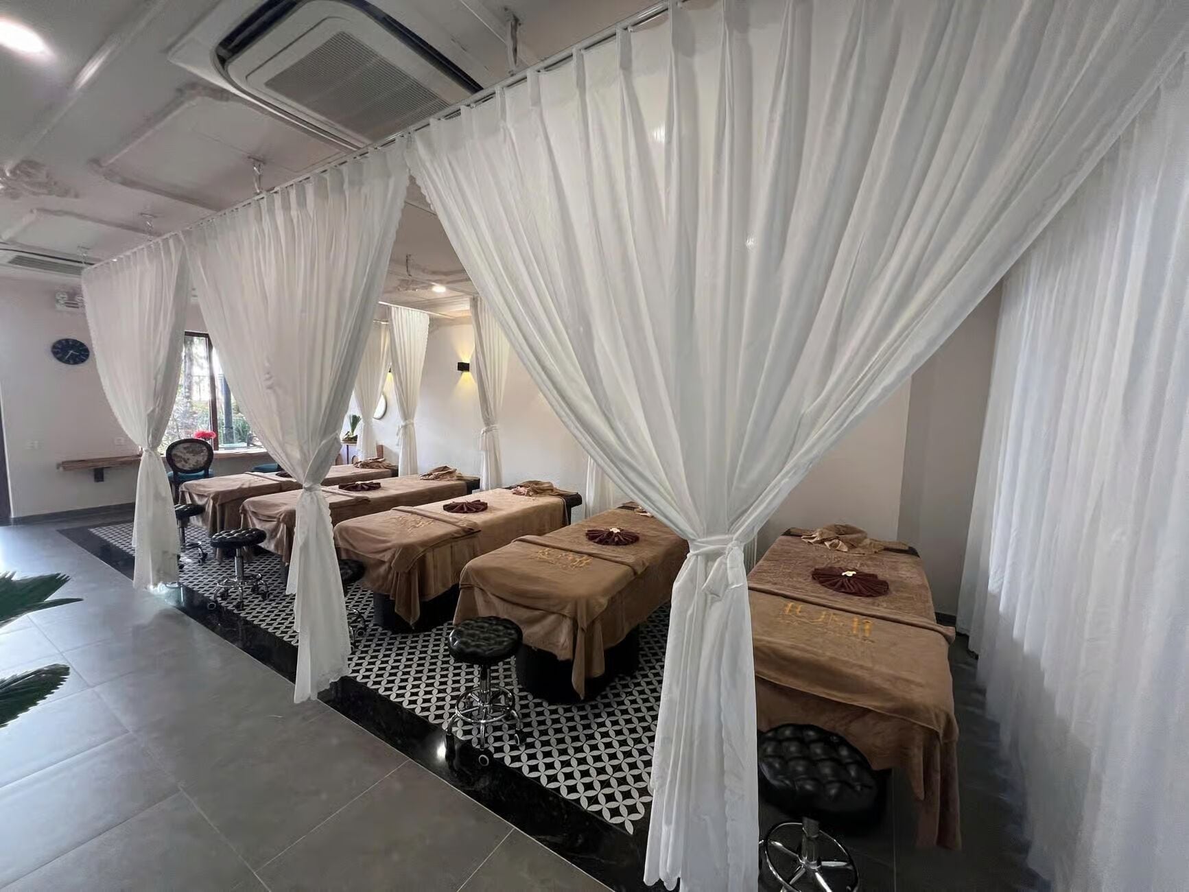 Hot stone massages, Thai massages, massages