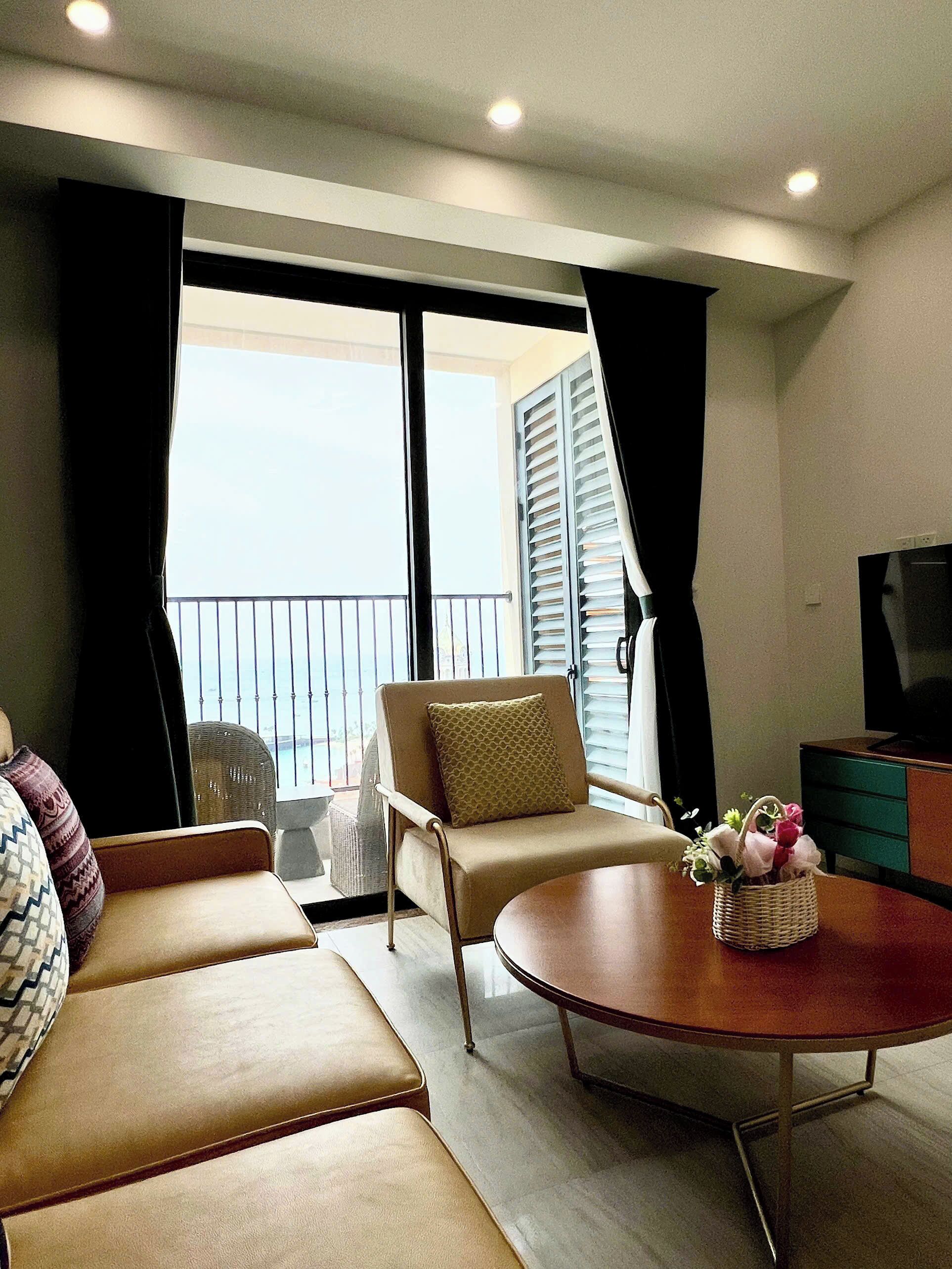 グランド アパートメント 2 ベッドルーム バルコニー オーシャンビュー | リビング エリア