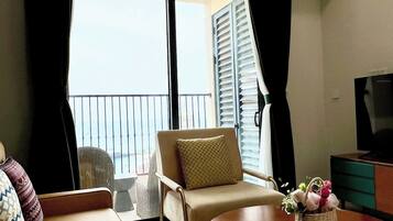 Appartamento Grand, 2 camere da letto, balcone, vista oceano | Area soggiorno