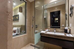 Deluxe Double or Twin Room, City View | Bilik Mandi | Selipar 