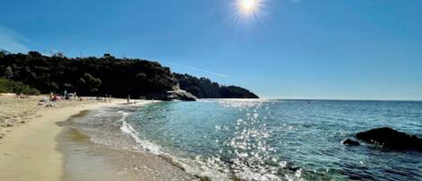 Solstolar och strandhanddukar