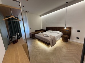 Luxury Quadruple Room, City View | In-room safe, iron/ironing board, free WiFi - ULIVO GUEST HOUSE ROME (Rome)